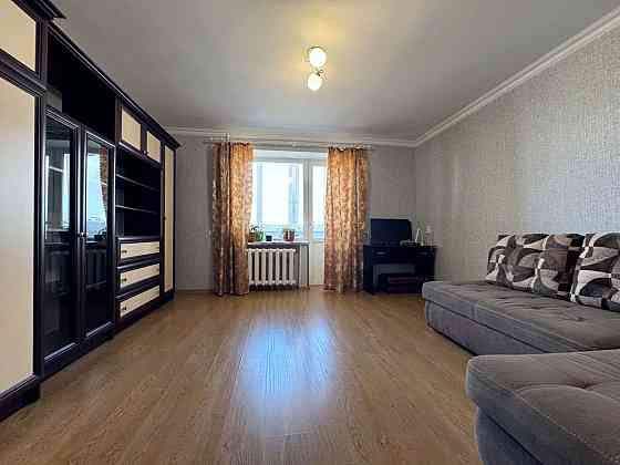 Продаж Квартира 3-кімнатна, 8/9 поверх на 8 Марта ул. Dnipro