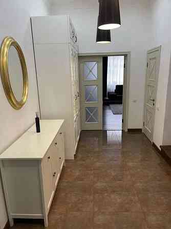 Оренда Квартира 3-кімнатна, 3/4 поверх на ул. Воздвиженская Kiev