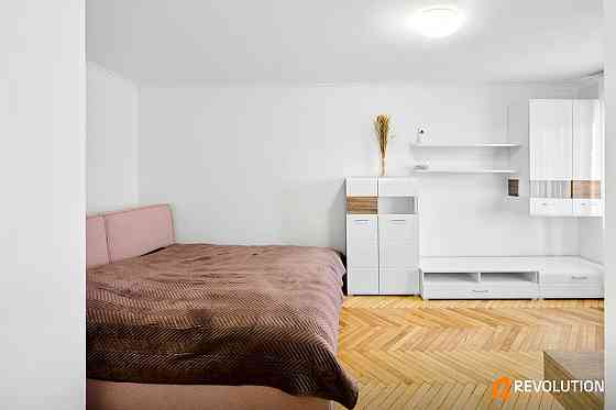 Оренда Квартира 1-кімнатна, 3/5 поверх на Макіївська, 6 Київ