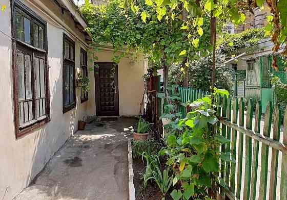 Продається 3-кімнатна квартира на землі в центрі міста. Одесса