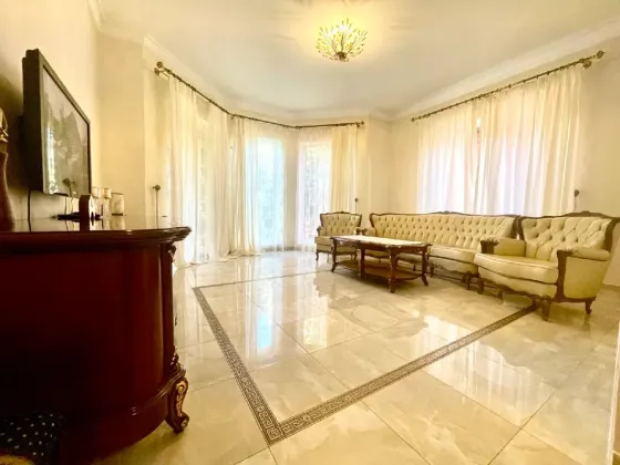 Продаж 2-поверховий Будинок з ділянкою 10 сот 170 кв.м 5 кімн. на Тарасове Луцьк