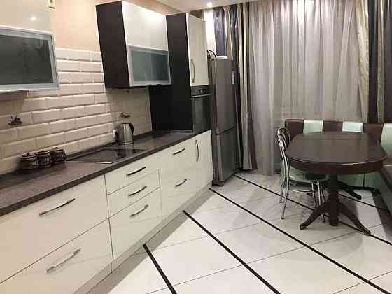 Оренда Квартира 3-кімнатна, 1/16 поверх на Харьковское шоссе Киев