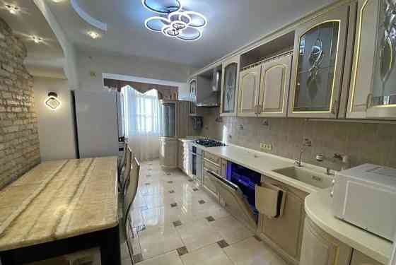 Продаж Квартира 3-кімнатна, 5/9 поверх на Малая Арнаутская ул., 89/91 Одеса