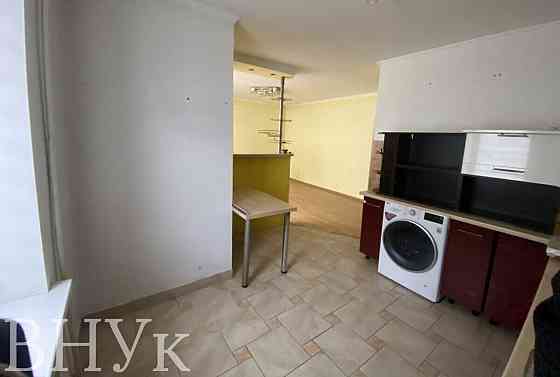 Продаж Квартира 4-кімнатна, 1/6 поверх на вул. Кутківці / Золотогірська Тернопіль