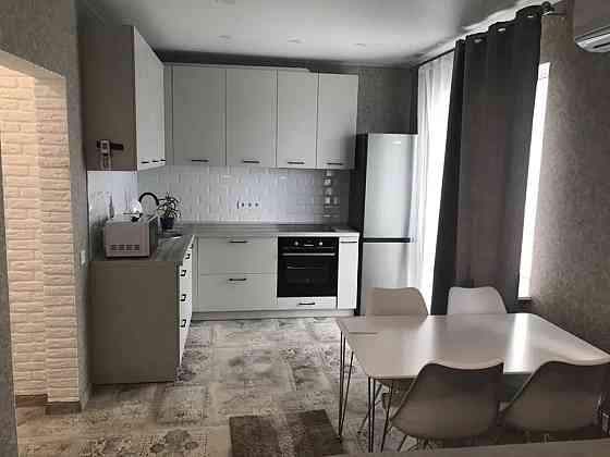 Оренда Квартира 1-кімнатна, 14/27 поверх на вул. Вишняківська, 2 Kiev