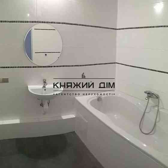 Пропонується на продаж 3-кімнатна квартира за адресою: вул. Пчілки, 8 21140975 Київ