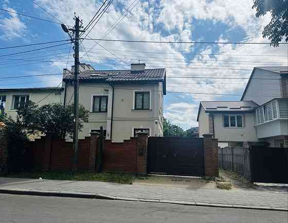Продаж Будинок 7-кімнатний на вул. Медової печери Львів