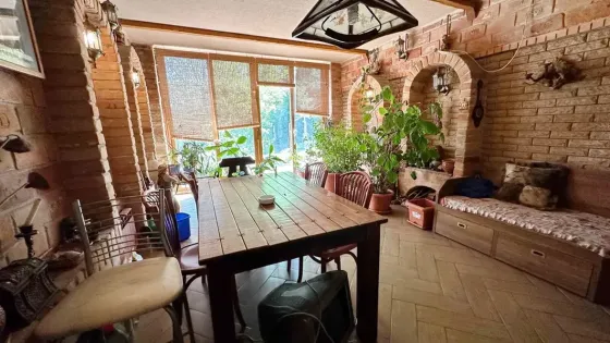 For sale a spacious 2-story house in a prestigious area, Aerodromna St., Gagarina Dnipro