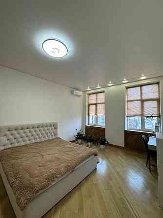 Продаж Квартира 4-кімнатна, 10/14 поверх на Дмитрівська вул., д. 66а Kiev