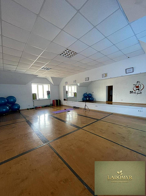 Продаж готовий бізнес на вул. Старицького приміщень - 14, поверх - 1/2 Здолбунів - фото 1