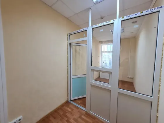 For rent Office Spaces area 42 sq.m floor 4 Kiev Провулок Хрестовий 2 Kiev