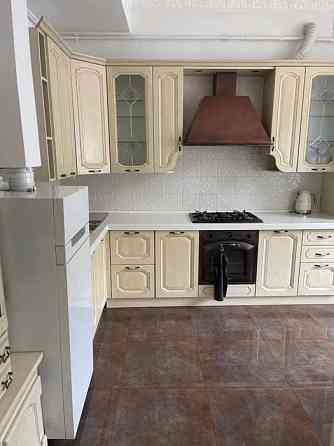 Оренда Квартира 3-кімнатна, 3/4 поверх на ул. Воздвиженская Kiev