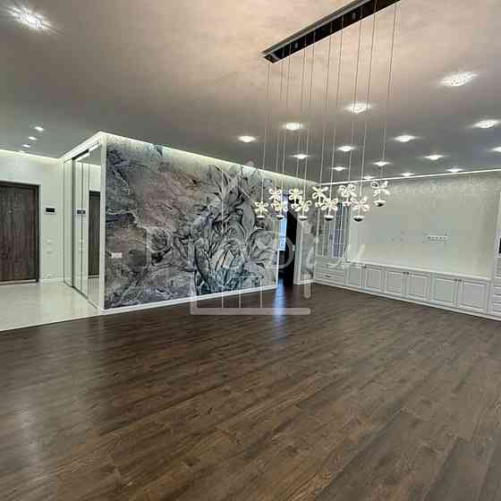 Продаж Квартира 4-кімнатна, 24/25 поверх на Шолуденка вул., 1а Київ