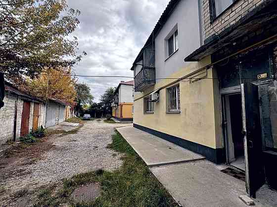 Продаж Квартира 2-кімнатна, 1/2 поверх на Каруны ул., 76 Б Дніпро