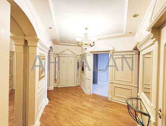 Продаж Будинок 3-кімнатний на Велика Житомирська вул., 14 Kiev