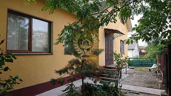 Продаж Будинок 8-кімнатний на Дмитрия Яворницкого ул., 1 Kiev