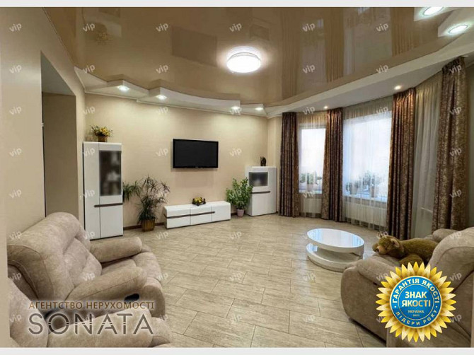 Продаж 2-поверховий   210 кв.м 5 кімн. на вул. Стуса Черкаси - фото 1