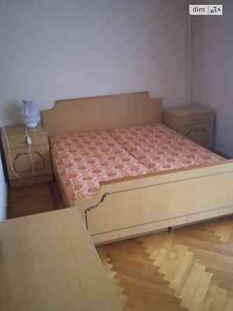 Оренда Квартира 3-кімнатна, 1/5 поверх на Космонавтов Vinnytsya