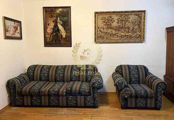 Продаж Квартира 3-кімнатна на Хмельницкая ул., 10 Київ