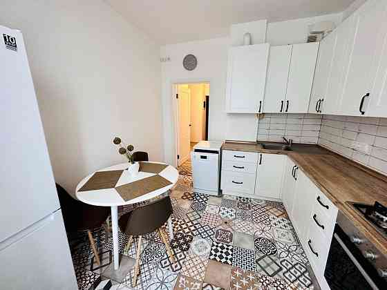 Продаж Квартира 2-кімнатна, 8/9 поверх на Писаржевського Академіка вул., д. 8 Киев