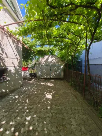 Продаж 2-поверховий Будинок з ділянкою 7 сот 195 кв.м 5 кімн. на Центральна Ужгород