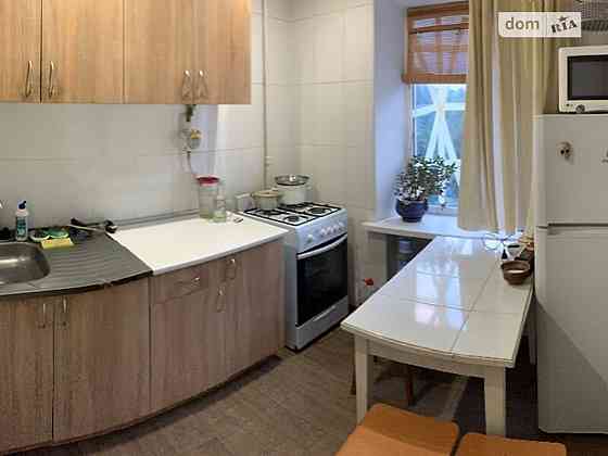 Оренда Квартира 3-кімнатна, 4/5 поверх на ул. Нивская Київ