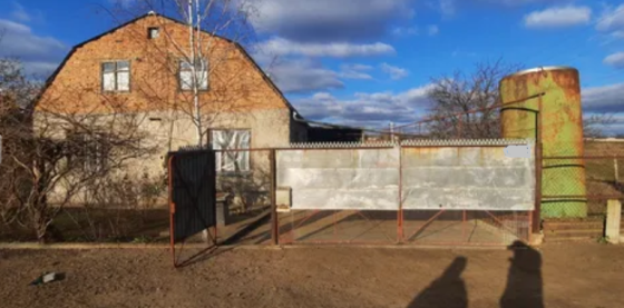 Продаж Будинок 4-кімнатний на ул. Лугова, 1 