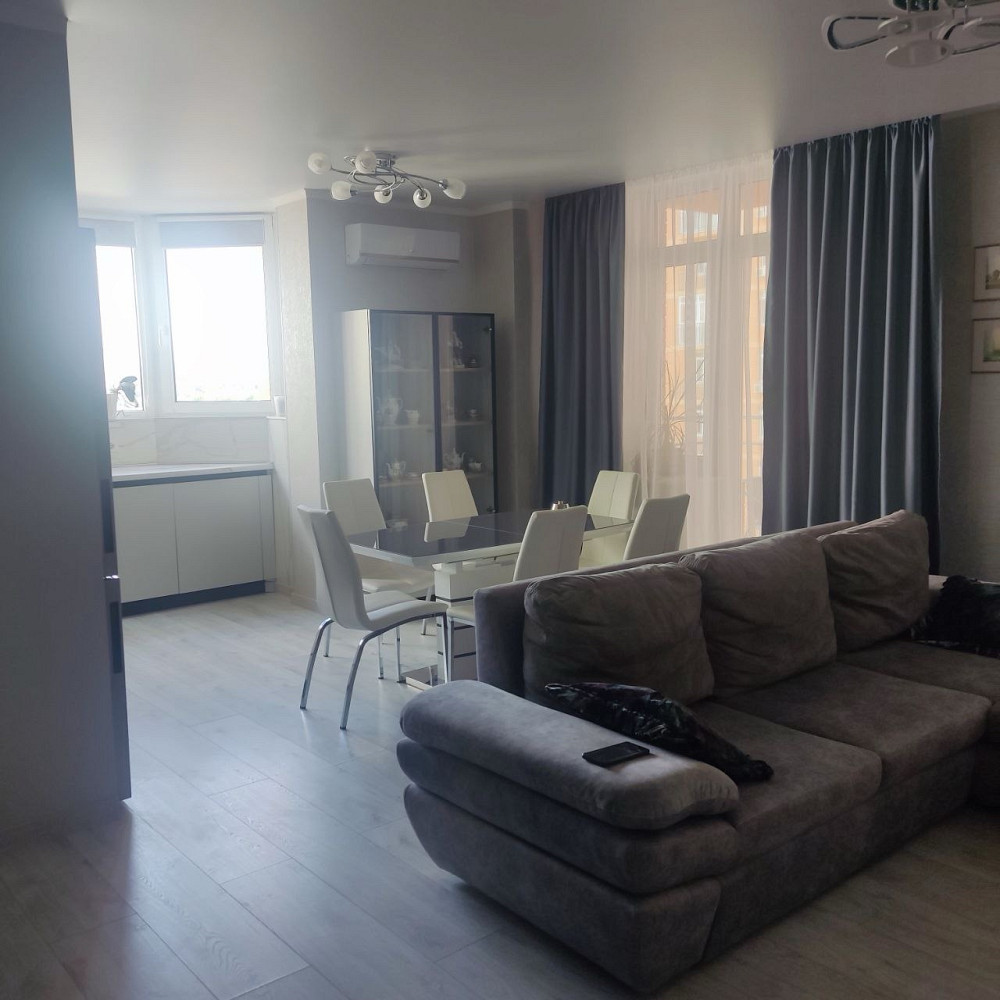 Просторная квартира в жк Дмитривском Одесса - изображение 1