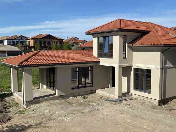 2-этажный стильный  дом с террасой в Совиньоне Лиманка