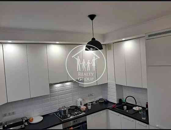 Продаж Квартира 2-кімнатна, 2/10 поверх на Угорська Львів