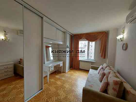 Продаж 3-х кімнатної ,пр-т Бажана 36 м.Харківська Киев