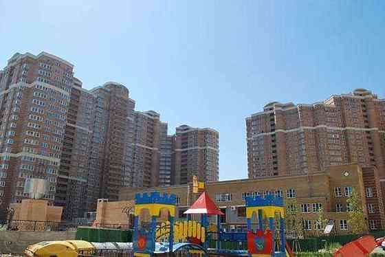 Оренда Квартира 3-кімнатна, 18/23 поверх на ул. Пражская, 13а Київ