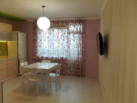 Оренда Квартира 2-кімнатна, 10/25 поверх на Днепровская набережная, 19а Kiev