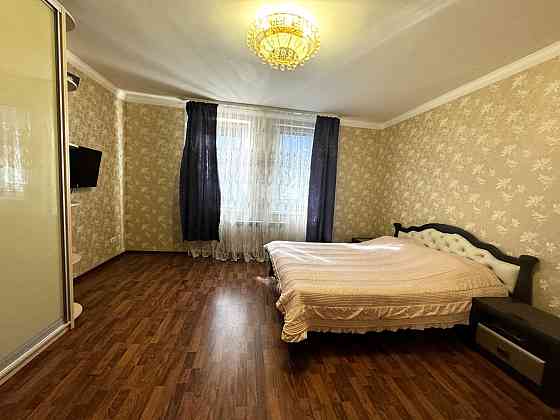 Продаж Квартира 3-кімнатна, 4/16 поверх на 8  марта, 9 Dnipro