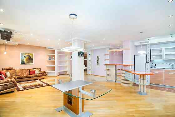 Продаж Квартира 4-кімнатна, 8/14 поверх на Булаховського Академіка вул., д. 5-В Киев