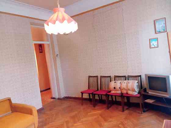 Продаж Квартира 3-кімнатна, 2/5 поверх на Антонова Авіаконструктора вул., д. 2/32 к8 Kiev