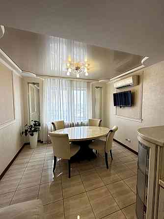 Продаж Квартира 3-кімнатна, 15/20 поверх на Лаврухина Николая вул., д. 8 Київ