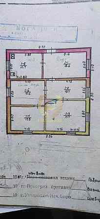 Розташований на тихій, зеленій вулиці поряд з живописною річкою Fastiv