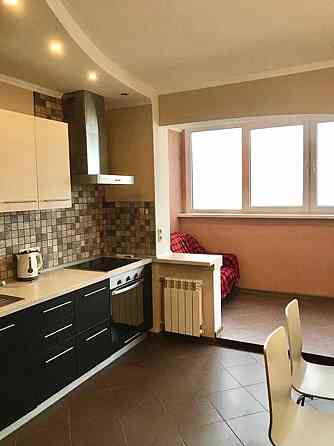 Оренда Квартира 1-кімнатна, 20/22 поверх на вул. Краківська, 13В Киев