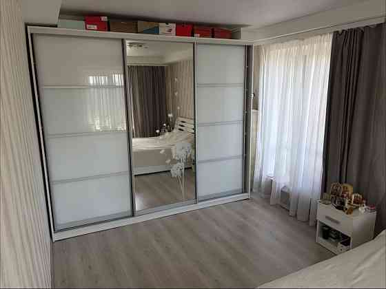 Продаж Квартира 3-кімнатна, 8/9 поверх на Чорнобильська вул., д. 11 Київ