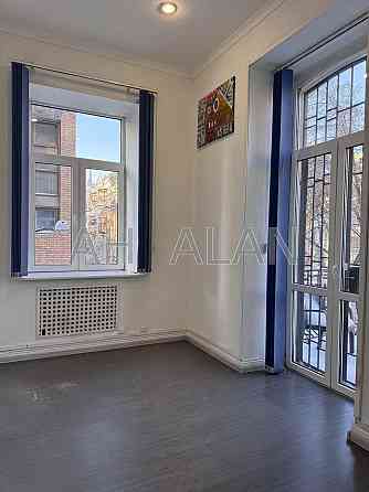 Оренда Будинок 5-кімнатний на вул. Рейтарська Kiev