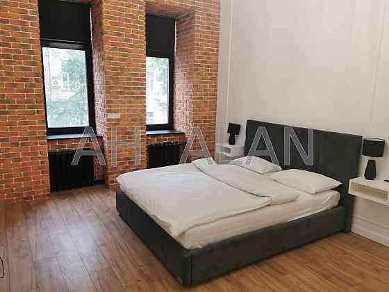 Оренда Будинок 4-кімнатний на Євгена Чикаленка вул., 10А Киев