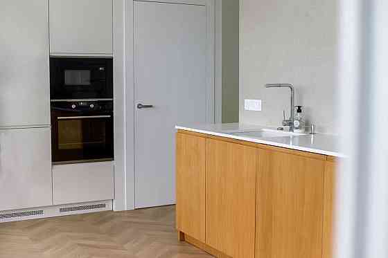 Продаж Квартира 3-кімнатна, 18/25 поверх на Вишгородська вул., д. 45 Київ