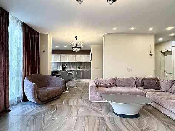 Продаж Квартира 3-кімнатна, 21/23 поверх на Голосіївський вул., д. 30-Б Kiev