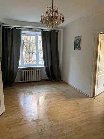 Оренда Квартира 2-кімнатна, 1/5 поверх на Єреванська, 25 Kiev