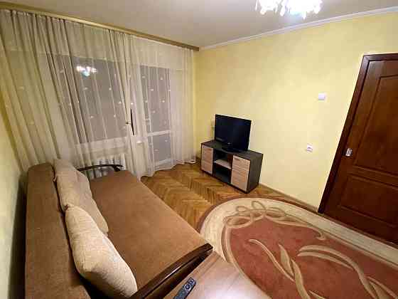 Оренда Квартира 2-кімнатна, 8/9 поверх на просп. Павла Тичини, 26 Київ