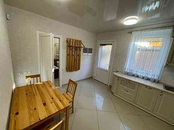 Оренда Квартира 1-кімнатна, 1/2 поверх на Садовая ул., 66 Киев