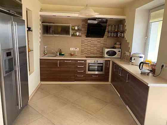 Оренда Квартира 3-кімнатна, 16/16 поверх на ул. Алексея Тихого Київ