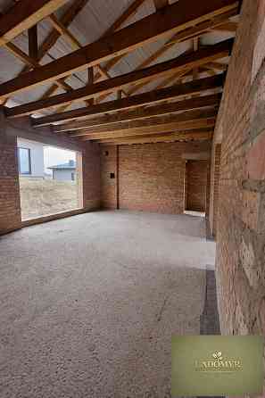 Продаж Будинок 4-кімнатний на вул. Масив Зоряний Рівне