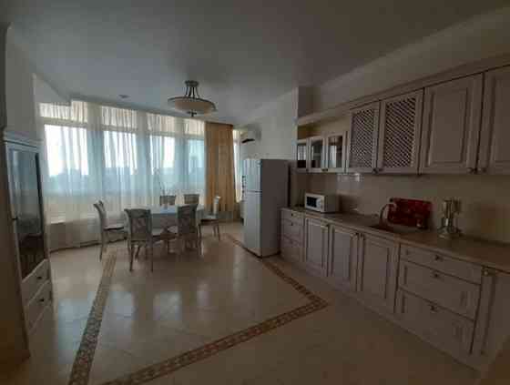 Оренда Квартира 3-кімнатна, 13/20 поверх на Французский б-р, 22/1 Одесса